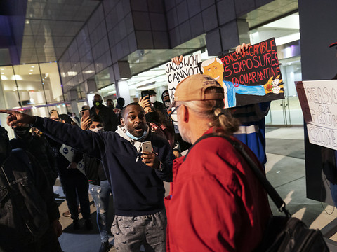 Présidentielle: manifestations calmes à New York, tension à Detroit