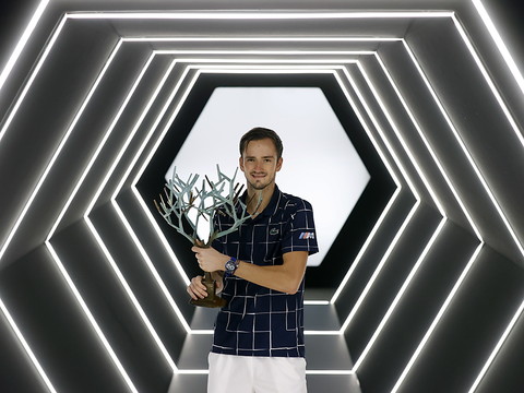 Medvedev chipe la 4e place à Roger Federer