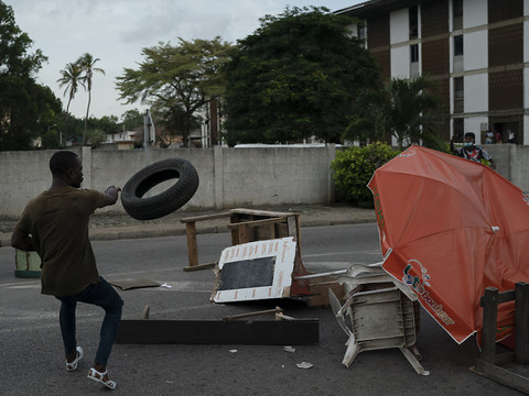 Côte d'Ivoire: la réélection de Ouattara à un 3e mandat validée, 9 morts dans des troubles