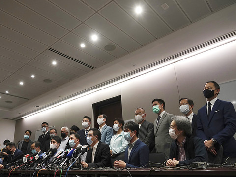 Hong Kong: tous les députés pro-démocratie vont démissionner