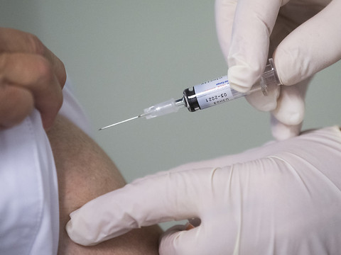 100 millions de plus pour l'achat de vaccins anti-covid