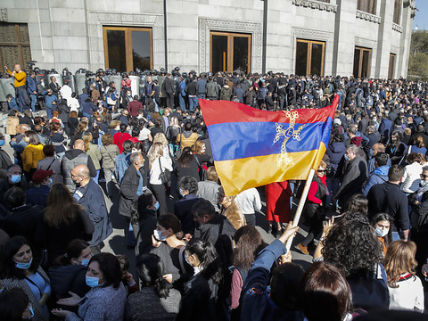 L'opposition arménienne se mobilise contre l'accord sur le Karabakh