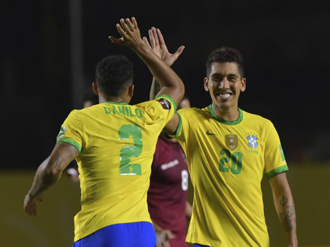 Le Brésil assure le service minimum sans Neymar