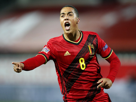 Les Diables Rouges dominent l'Angleterre