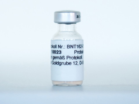 Le patron de l'OMS prévient qu'un vaccin ne suffira pas