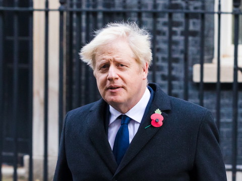 Boris Johnson doit s'isoler en plein sprint final sur le Brexit