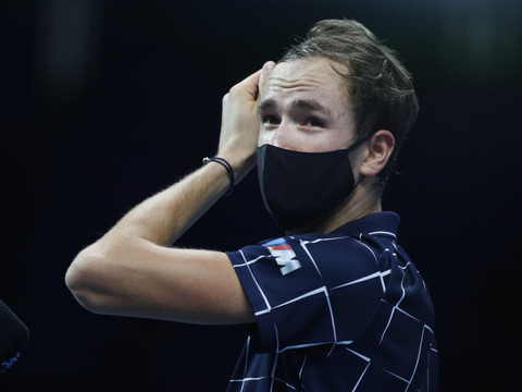 Daniil Medvedev garde la main
