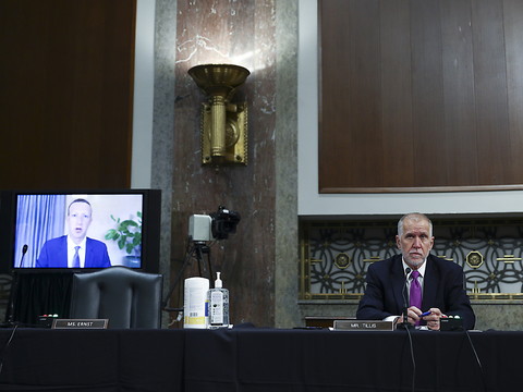 Twitter et Facebook défendent leur impartialité politique au Sénat