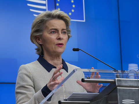 L'UE pourrait donner son feu vert en décembre à deux vaccins