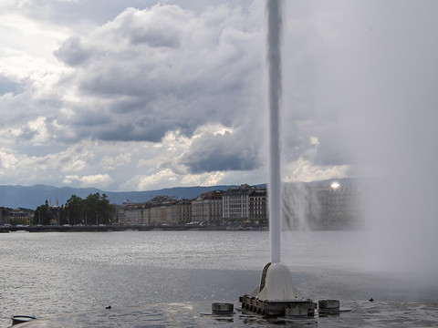 Genève: le Jet d'eau sort d'un bref confinement