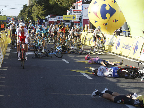 Grièvement bessé en août, Jakobsen remonte sur un vélo