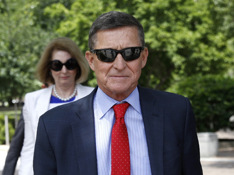 Donald Trump gracie son ancien conseiller Michael Flynn