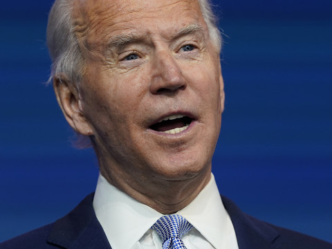 Biden appelle à respecter sa victoire, Trump crie à la fraude