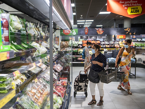 Le harddiscounter Aldi Suisse relève son salaire minimal