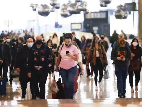 Thanksgiving en présence du virus, restrictions allégées en Europe