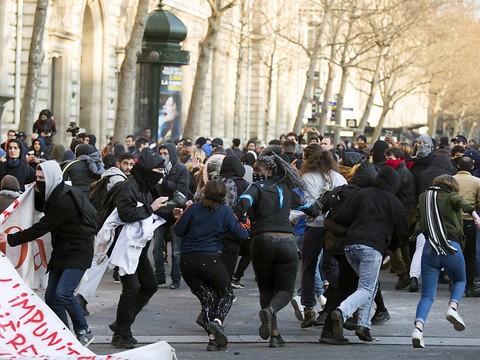 Affaire Théo: trois policiers renvoyés devant une cour d'assises