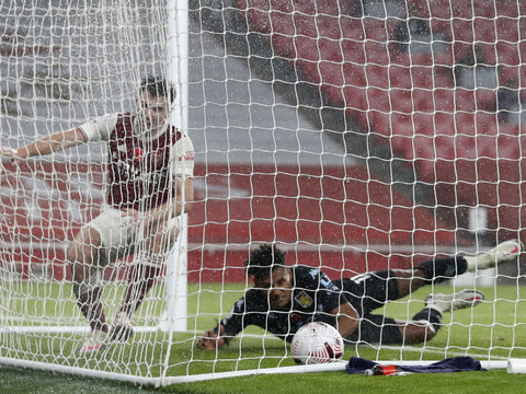 Arsenal, premier club de l'élite à renouer avec son public