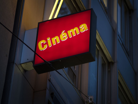 Les salles de cinéma romandes doivent rouvrir ensemble avant Noël