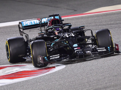 Hamilton remporte une course marquée par l'accident de Grosjean