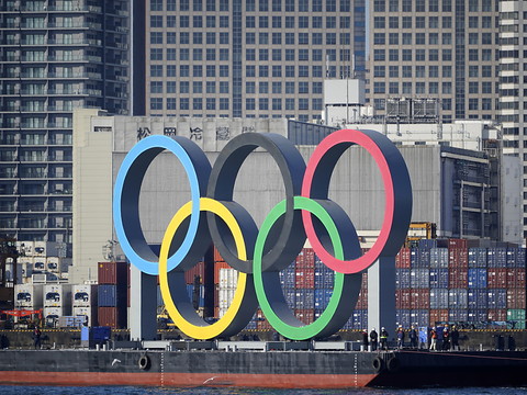 Des anneaux olympiques géants réinstallés à Tokyo