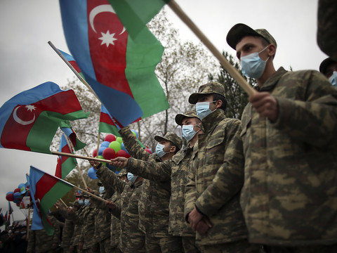 L'Azerbaïdjan hisse son drapeau dans le district de Latchin