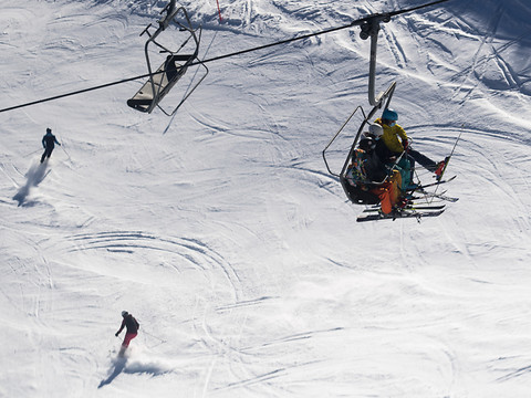 Le National contre des capacités réduites pour les stations de ski