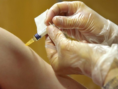 Le vaccin de Moderna confère au moins trois mois d'immunité
