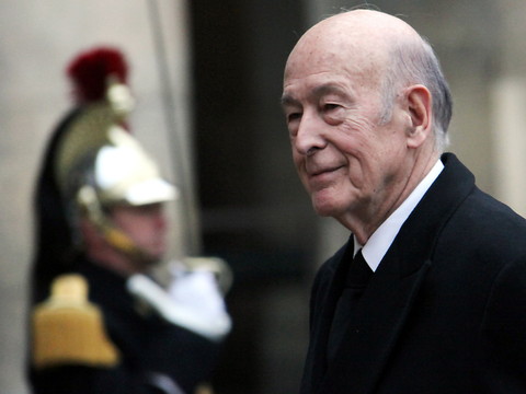 Les hommages affluent après le décès de Giscard d'Estaing
