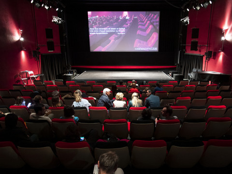 Cinémas et théâtres rouvrent le 19 décembre dans quatre cantons