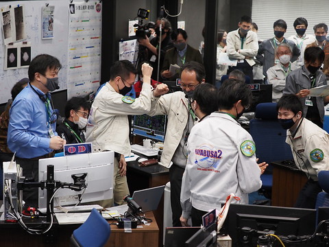 Une sonde japonaise rapporte des échantillons d'astéroïde