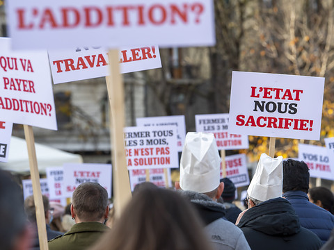 Les restaurants et les bars rouvrent à Genève dès jeudi