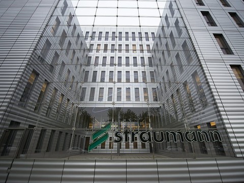 Straumann procède à plusieurs remaniements dans sa direction