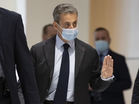 Quatre ans de prison, dont deux ferme, requis contre Sarkozy