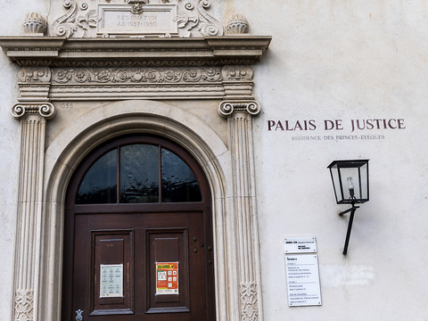 Dix-huit ans de réclusion contre des amants pour assassinat