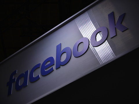 Etats-Unis: des Etats et le gouvernement attaquent Facebook
