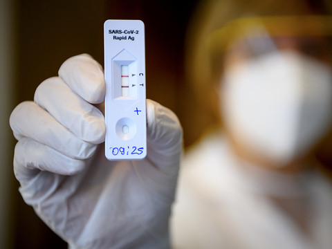 Roche lance son test antigénique du Sars-Cov-2 en Europe