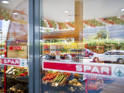 Spar reprend 60 boutiques de station-service Avia