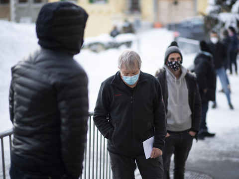 Les tests de masse ont débuté dans le canton des Grisons