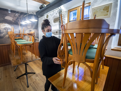 Nouvelles restrictions pour les restaurants et les magasins