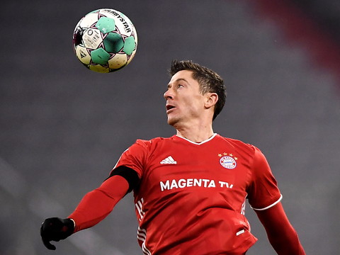 Lewandowski, Messi et Ronaldo finalistes du Prix FIFA