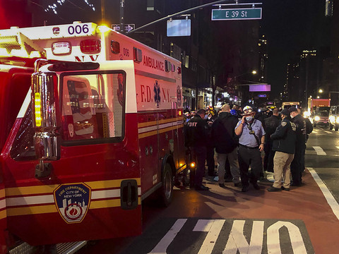 Une voiture percute des manifestants à New York, plusieurs blessés