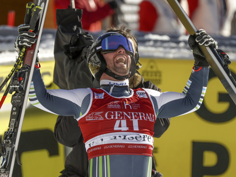 Cater s'impose à Val d'Isère avec le dossard 41