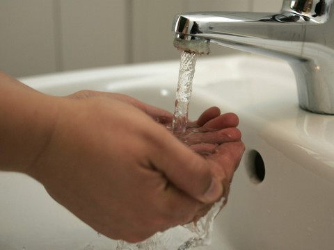 Un centre de soins sur 4 n'a pas d'eau, un danger face au Covid