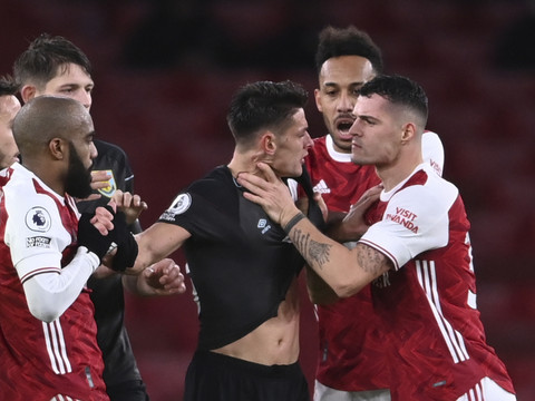 Xhaka expulsé: 