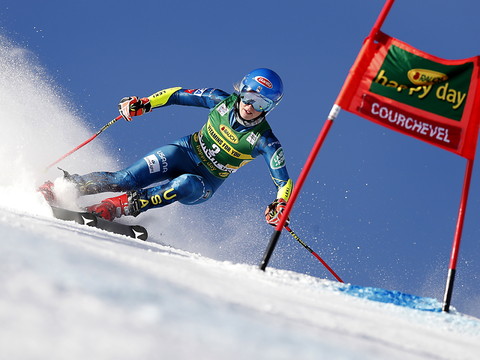 Shiffrin égale Hirscher avec un 67e succès, Gisin 4e