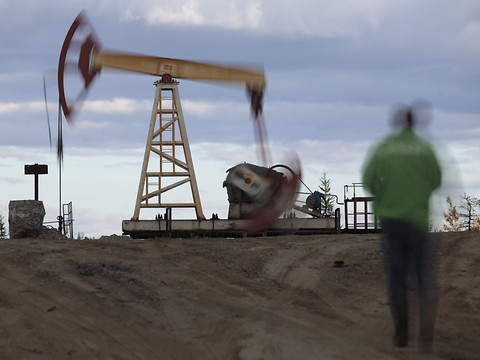 Pétrole: le transport aérien pèsera sur la demande 2021 (AIE)