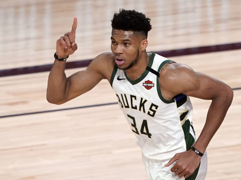 Antetokounmpo prolonge cinq ans à Milwaukee