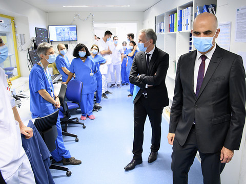 Alain Berset à Neuchâtel pour rappeler la gravité de la situation