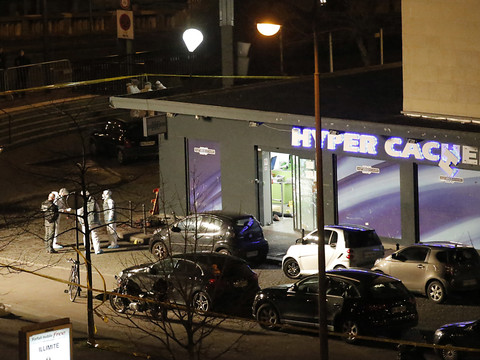 Attentats de 2015: deux accusés condamnés à 30 ans de réclusion