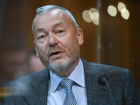 Les sénateurs refusent de débattre de l'accord-cadre